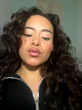 Snapshot of Marie_Rose chatting on 10/30/25, 10:21 Marie Rose online show from 10/30/25, 10:21