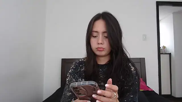 Snapshot of rebecca_collin chatting on 02/16/26, 03:52 rebecca collin online show from 02/16/26, 03:52