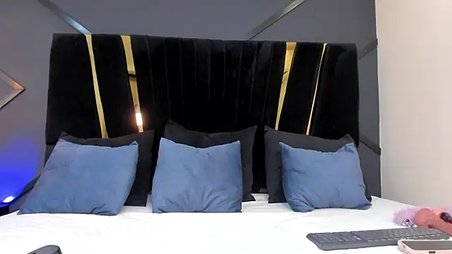 emily mooon online show from 10/11/25, 02:44