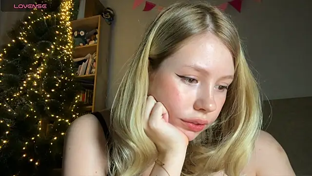 HoneyAudrey online show from 12/19/24, 03:07