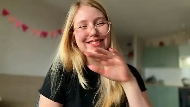 HoneyAudrey online show from 10/23/25, 03:28