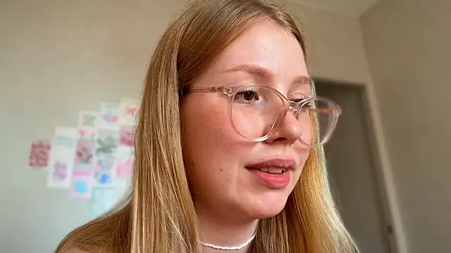 HoneyAudrey online show from 06/26/26, 02:27