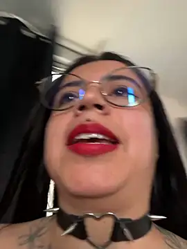 Snapshot of Devilsweet17 chatting on 10/30/25, 06:52 Devilsweet17 online show from 10/30/25, 06:52