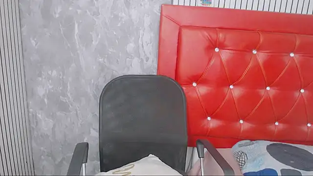 Snapshot of sophia__sweet1 chatting on 04/23/26, 01:40 sophia sweet1 online show from 04/23/26, 01:40