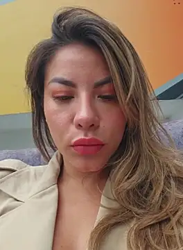 Karen San Miguel online show from 10/10/25, 07:02