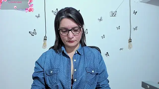 Snapshot of Amie_Adams82_ chatting on 12/15/25, 03:38 Amie Adams82 online show from 12/15/25, 03:38