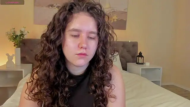 Snapshot of Ariella_Sol chatting on 06/20/26, 01:09 Ariella Sol online show from 06/20/26, 01:09