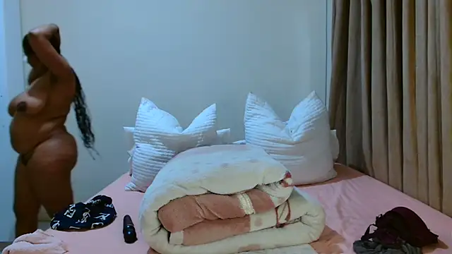 Snapshot of ALEXABOUJEE95 chatting on 02/09/26, 02:43 ALEXABOUJEE95 online show from 02/09/26, 02:43