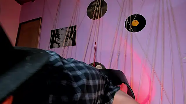 Snapshot of MrShaggy chatting on 01/04/25, 01:21 MrShaggy online show from 01/04/25, 01:21