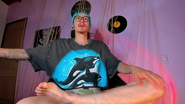 Snapshot of MrShaggy chatting on 01/11/25, 12:50 MrShaggy online show from 01/11/25, 12:50