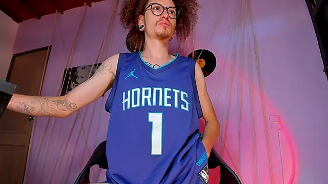 Snapshot of MrShaggy chatting on 01/14/25, 01:28 MrShaggy online show from 01/14/25, 01:28