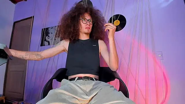 Snapshot of MrShaggy chatting on 01/27/25, 08:17 MrShaggy online show from 01/27/25, 08:17