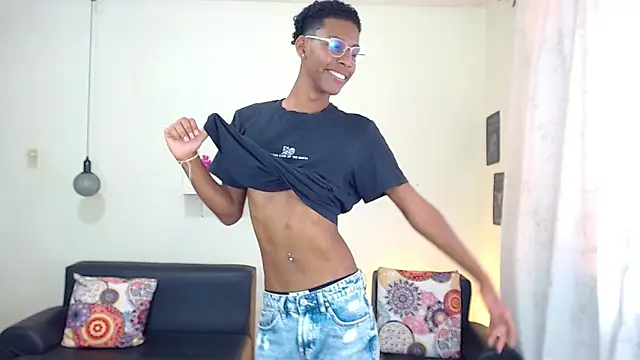 maiki18  online show from 01/28/25, 07:32