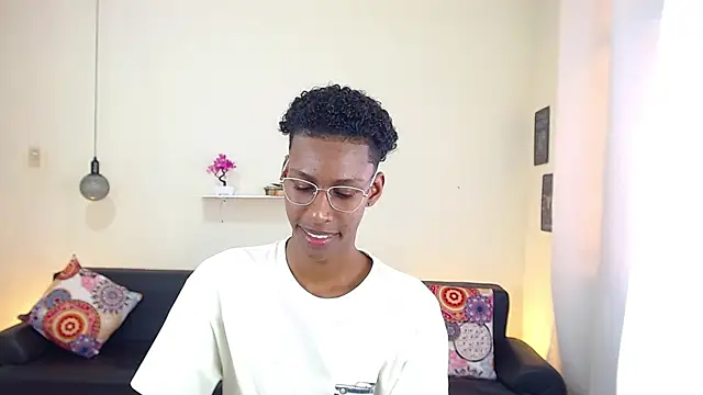 maiki18  online show from 02/18/25, 07:41