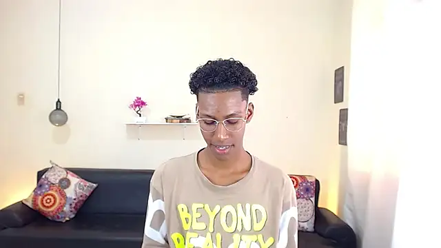 maiki18  online show from 03/05/25, 08:00