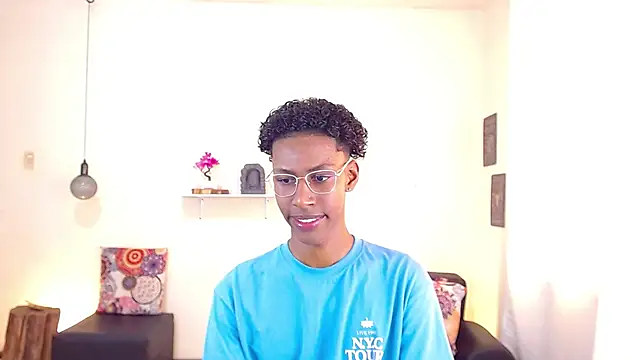 maiki18  online show from 03/19/25, 01:51