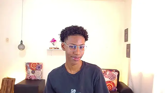 maiki18  online show from 03/20/25, 01:48