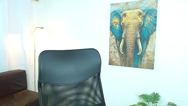 maiki18  online show from 10/23/25, 09:02