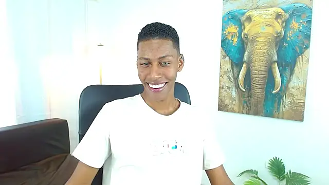 Snapshot of maiki18_ chatting on 12/22/25, 08:39 maiki18 online show from 12/22/25, 08:39