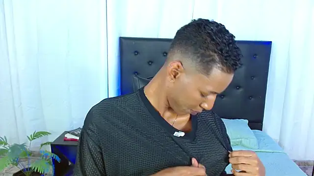 Snapshot of maiki18_ chatting on 03/05/26, 08:38 maiki18 online show from 03/05/26, 08:38