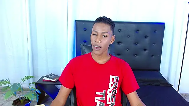 Snapshot of maiki18_ chatting on 03/07/26, 08:39 maiki18 online show from 03/07/26, 08:39