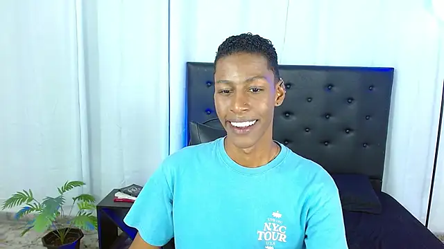 Snapshot of maiki18_ chatting on 03/12/26, 09:32 maiki18 online show from 03/12/26, 09:32