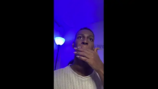 Snapshot of maiki18_ chatting on 03/31/26, 01:07 maiki18 online show from 03/31/26, 01:07