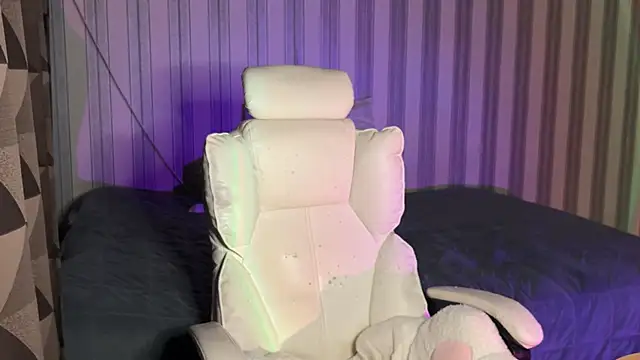 Snapshot of mayvi_cold chatting on 11/02/25, 06:10 mayvi cold online show from 11/02/25, 06:10