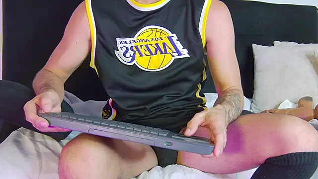 Snapshot of Adam_MillanFF chatting on 01/05/26, 08:23 Adam MillanFF online show from 01/05/26, 08:23