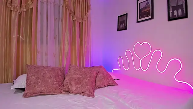 Snapshot of sara_ander9107 chatting on 11/20/25, 10:48 sara ander9107 online show from 11/20/25, 10:48