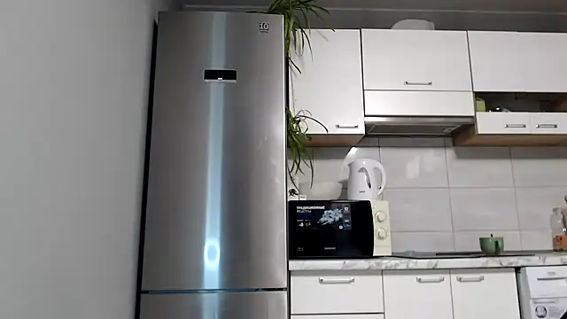 Snapshot of SierraSky_ chatting on 12/09/24, 06:03 SierraSky online show from 12/09/24, 06:03