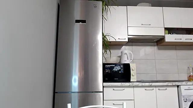 Snapshot of SierraSky_ chatting on 12/16/24, 06:16 SierraSky online show from 12/16/24, 06:16