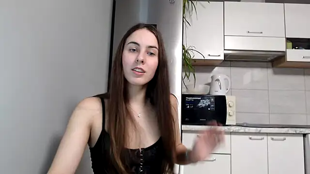 Snapshot of SierraSky_ chatting on 12/20/24, 06:13 SierraSky online show from 12/20/24, 06:13