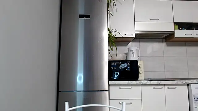 Snapshot of SierraSky_ chatting on 12/21/24, 06:12 SierraSky online show from 12/21/24, 06:12