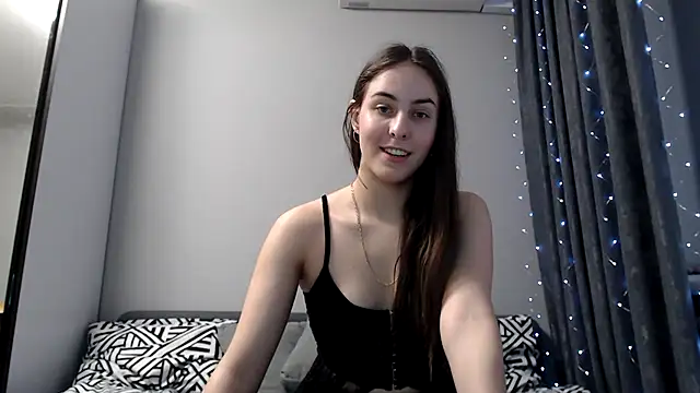 Snapshot of SierraSky_ chatting on 02/08/25, 09:15 SierraSky online show from 02/08/25, 09:15