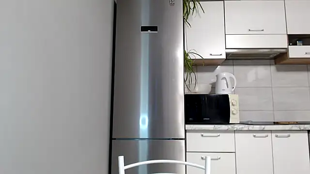 Snapshot of SierraSky_ chatting on 02/14/25, 06:08 SierraSky online show from 02/14/25, 06:08