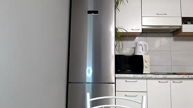 Snapshot of SierraSky_ chatting on 02/16/25, 06:10 SierraSky online show from 02/16/25, 06:10