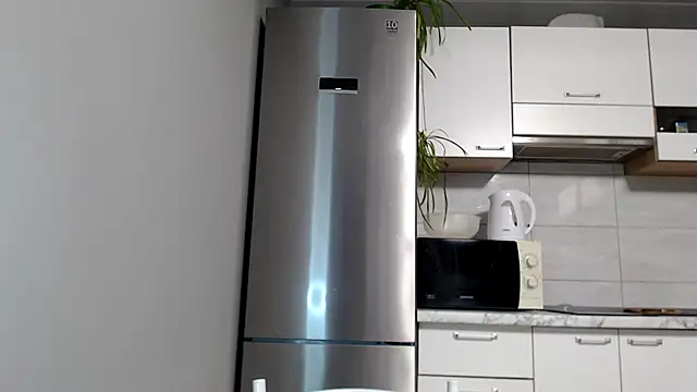 Snapshot of SierraSky_ chatting on 02/23/25, 06:12 SierraSky online show from 02/23/25, 06:12