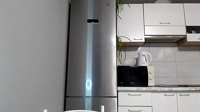 Snapshot of SierraSky_ chatting on 03/22/25, 06:14 SierraSky online show from 03/22/25, 06:14