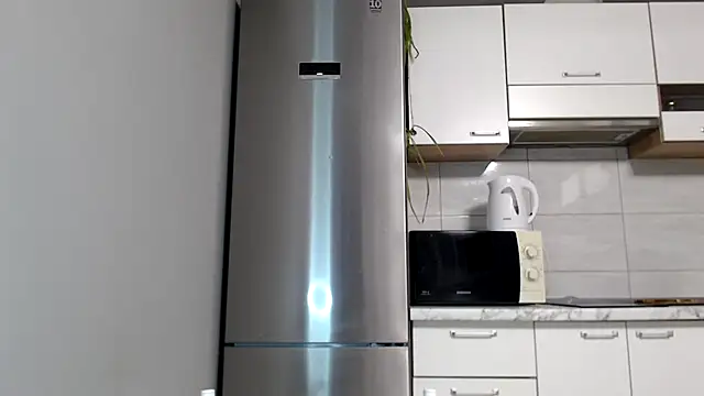 Snapshot of SierraSky_ chatting on 09/19/25, 05:13 SierraSky online show from 09/19/25, 05:13