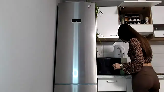 Snapshot of SierraSky_ chatting on 09/28/25, 05:07 SierraSky online show from 09/28/25, 05:07