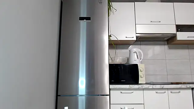 Snapshot of SierraSky_ chatting on 09/30/25, 05:18 SierraSky online show from 09/30/25, 05:18