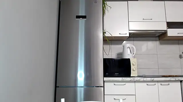 Snapshot of SierraSky_ chatting on 10/27/25, 06:12 SierraSky online show from 10/27/25, 06:12