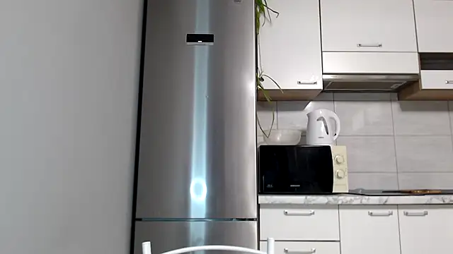 Snapshot of SierraSky_ chatting on 11/11/25, 06:08 SierraSky online show from 11/11/25, 06:08