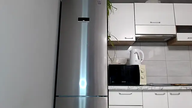 Snapshot of SierraSky_ chatting on 11/20/25, 06:07 SierraSky online show from 11/20/25, 06:07