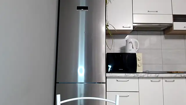 Snapshot of SierraSky_ chatting on 11/24/25, 06:07 SierraSky online show from 11/24/25, 06:07