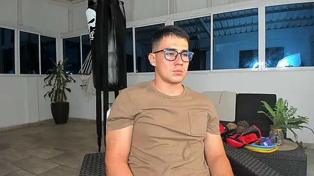 Snapshot of owengray2n chatting on 12/16/24, 12:37 owengray2n online show from 12/16/24, 12:37