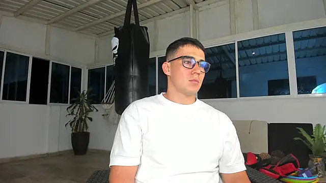 Snapshot of owengray2n chatting on 12/18/24, 02:42 owengray2n online show from 12/18/24, 02:42
