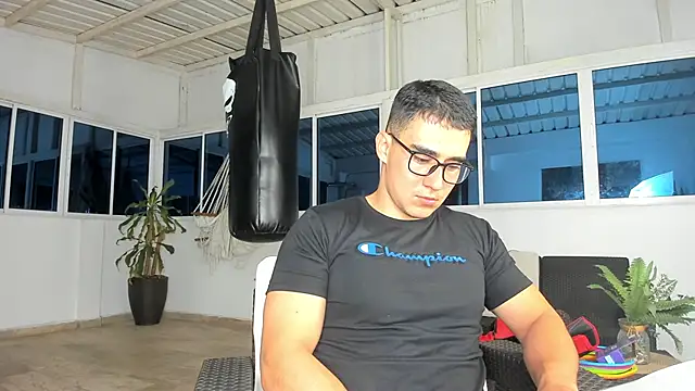 Snapshot of owengray2n chatting on 12/19/24, 11:57 owengray2n online show from 12/19/24, 11:57