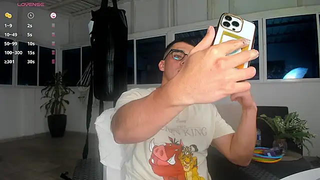 Snapshot of owengray2n chatting on 01/26/25, 02:45 owengray2n online show from 01/26/25, 02:45